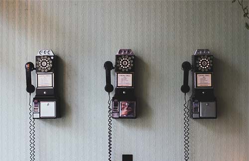 Contact rooms for rent Pattaya Old telephones by pixabay.com